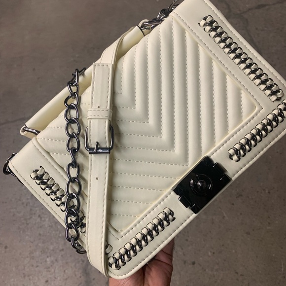 Chevron Quilted Detail with Buckle Closure Chain Strap Shoulder Bag in White - Picture 2 of 9